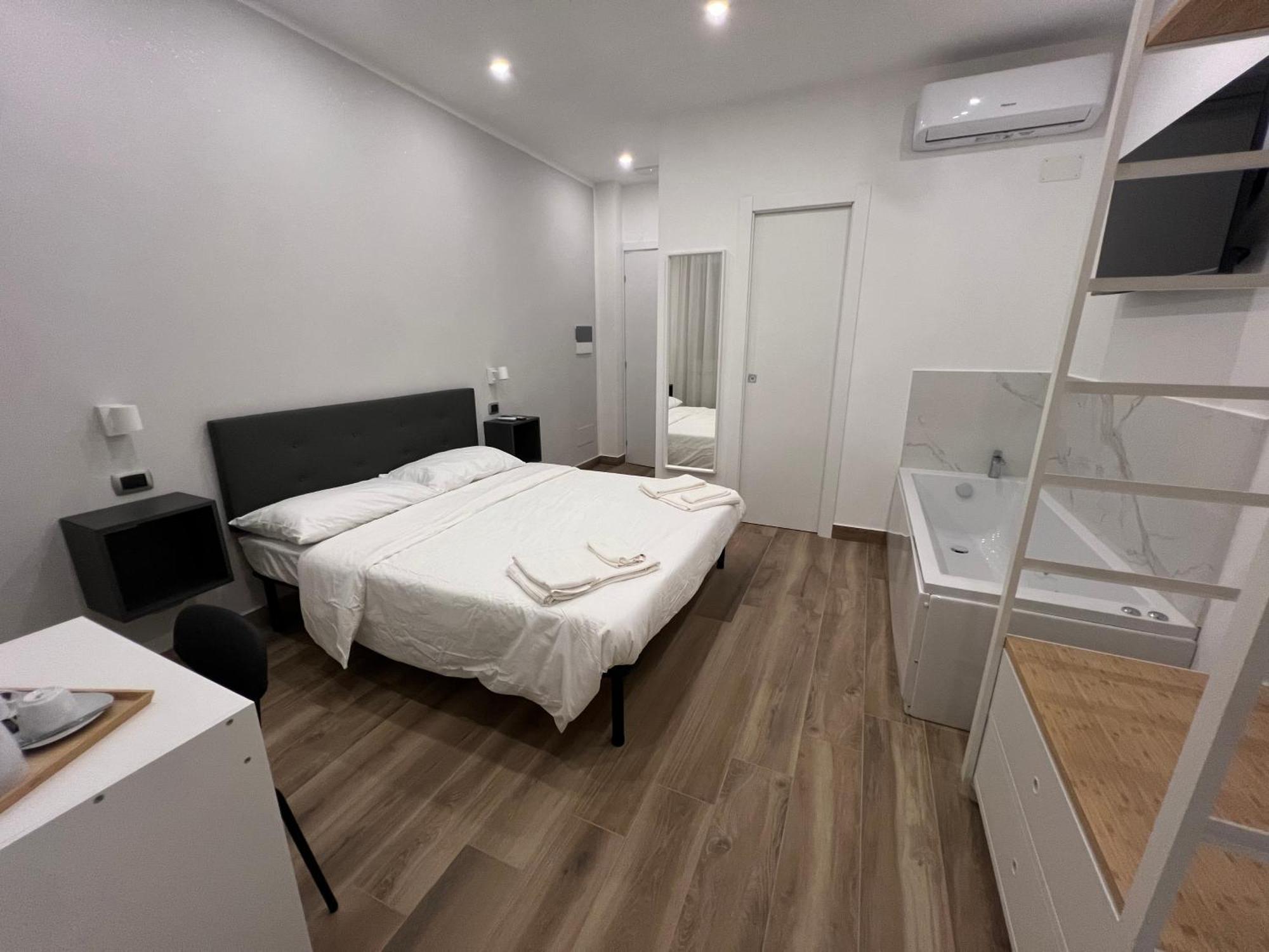Suite 98 — Photos 3